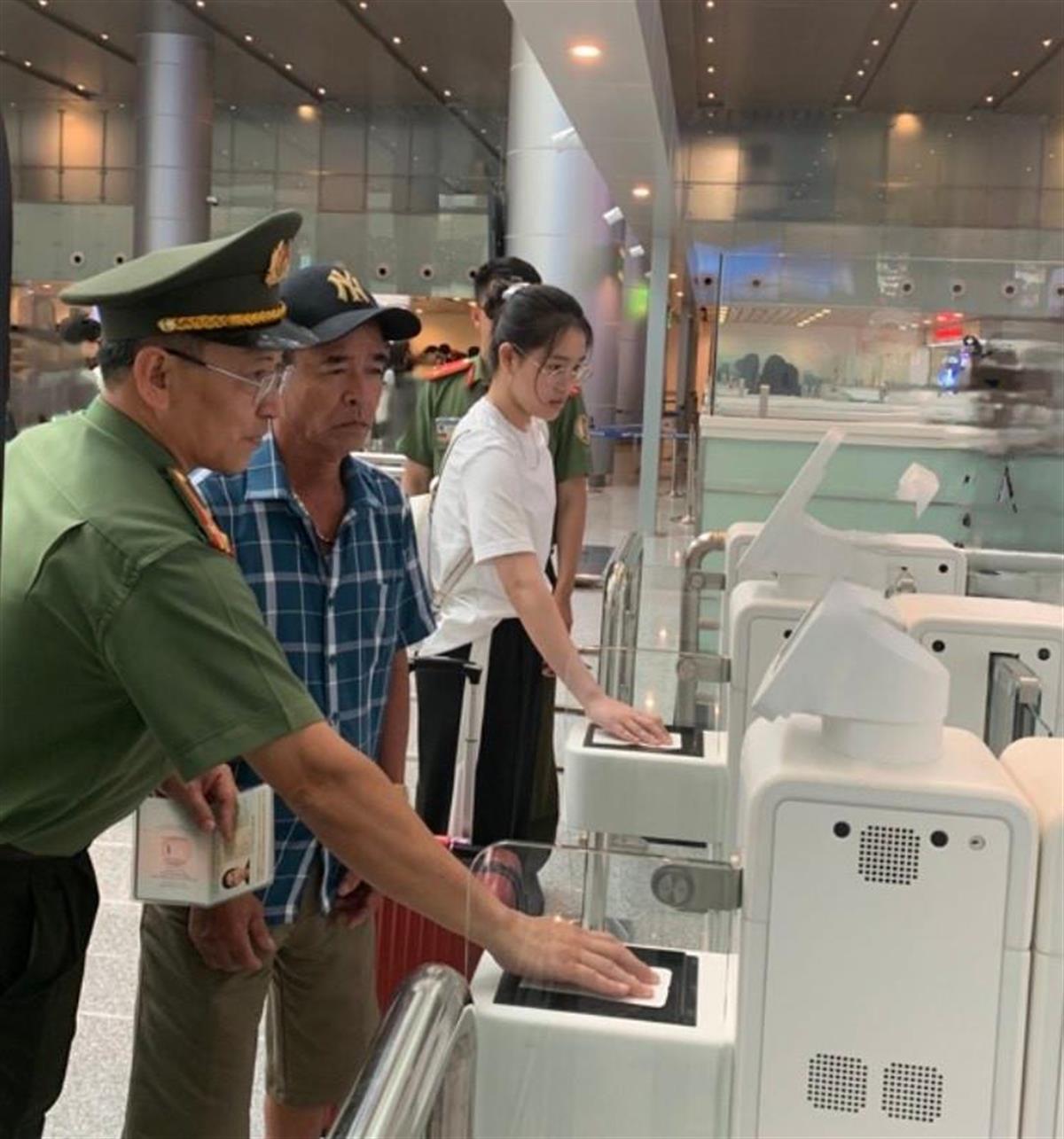 Khẩn trương tích hợp công nghệ sinh trắc học trên VNeID vào các hệ thống nghiệp vụ liên quan đến giao thông