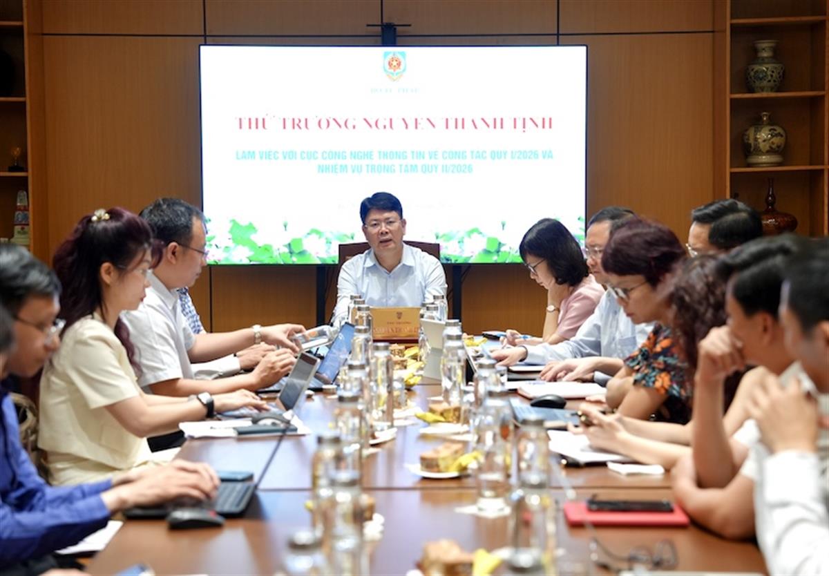 Đẩy nhanh xây dựng cơ sở dữ liệu pháp luật, nâng cao hiệu quả chuyển đổi số ngành Tư pháp
